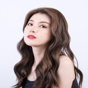 不知道染什么發(fā)色？難以決策？試試這個顯白時尚又不過時的發(fā)色吧！